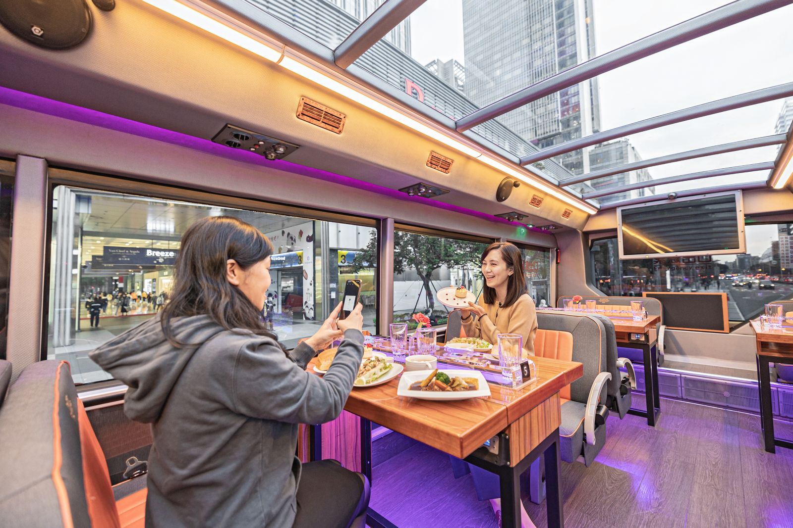 Taipei’s First Ever DoubleDecker Sightseeing Restaurant Bus Enjoy